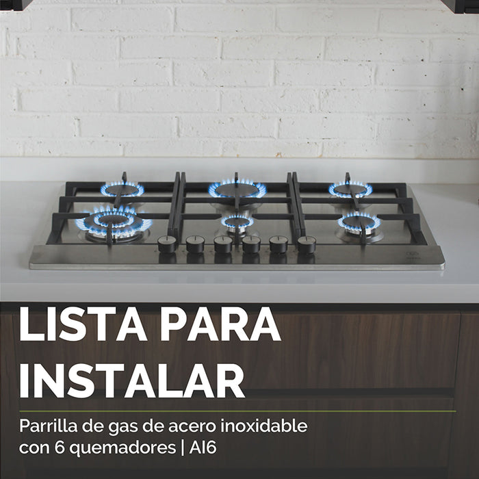Parrilla de gas empotrada en cocina y con los quemadores encendidos