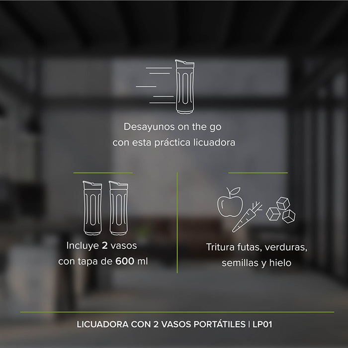 Características de la licuadora portátil: incluye 2 vasos de 600ml con tapa, puede triturar frutas, verduras, semillas y hielo.