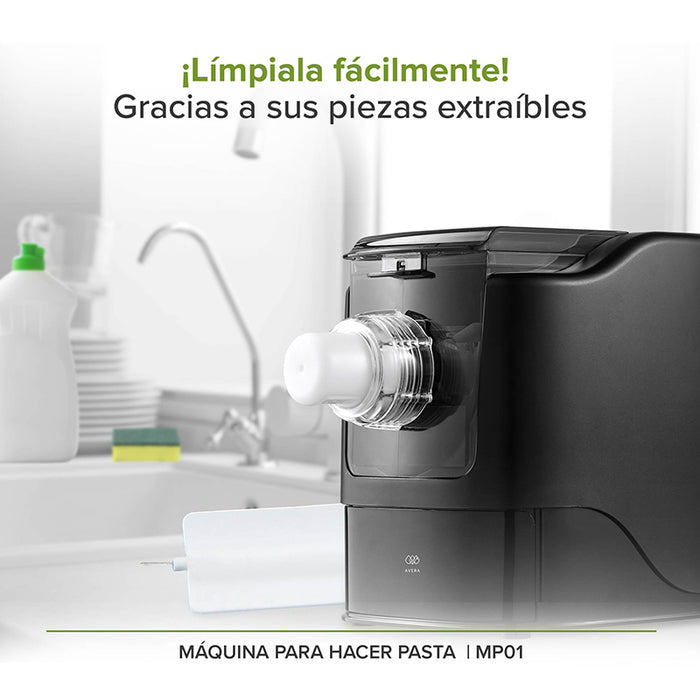 La máquina para hacer pasta en casa a lado del fregadero.