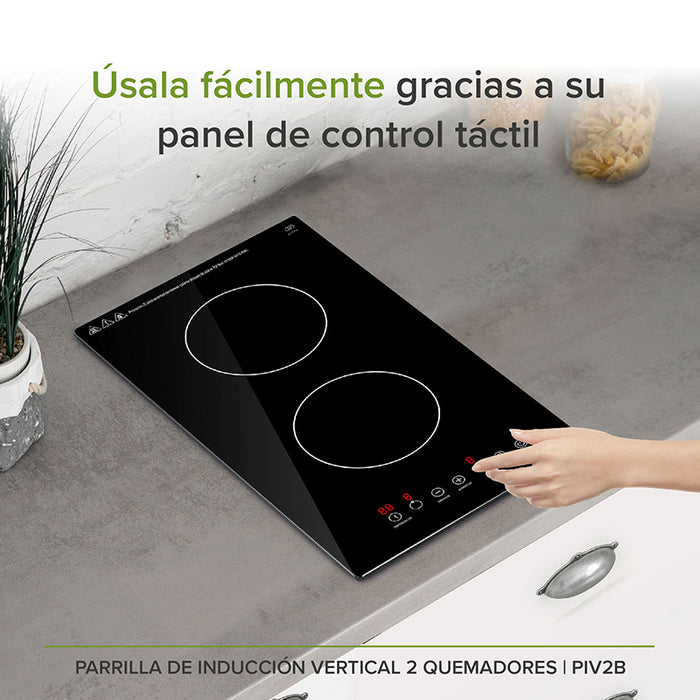 Parrilla de inducción de 2 quemadores sobre la encimera de la cocina.