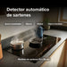 Parrilla de inducción 90 cm con detector automático de sartenes de acero, hierro y peltre en cocina moderna.