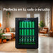 Frigobar para bebidas de 46L con puerta de cristal, luz LED y control digital en una sala de estar moderna.