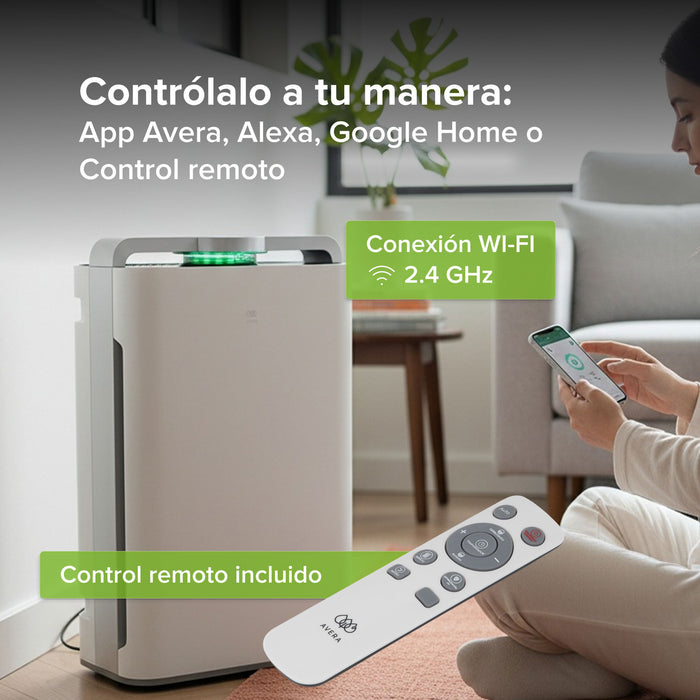 Purificador de aire Avera con Wi-Fi, control por app y control remoto en sala moderna con usuario.
