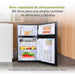 Refrigerador frigobar con las puertas abiertas y productos acomodados en su interior para simular su capacidad.