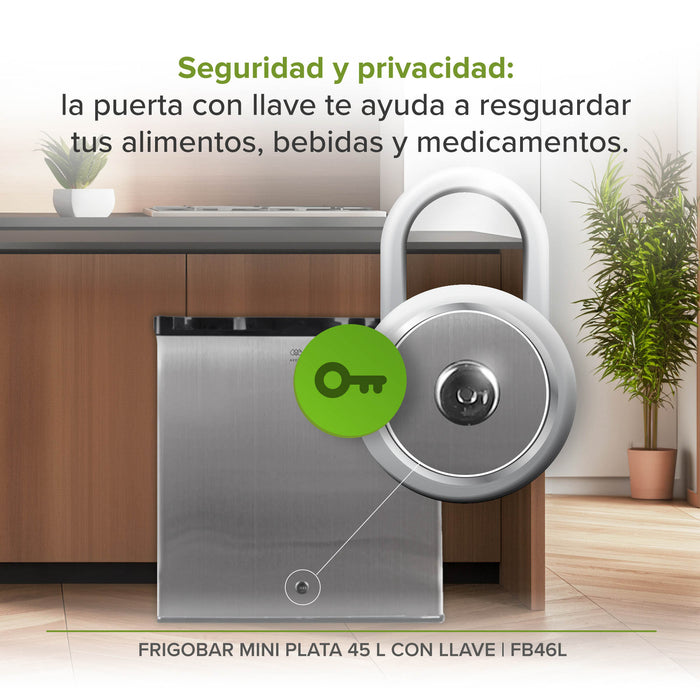 Cerradura de seguridad con llave para proteger el contenido del frigobar.